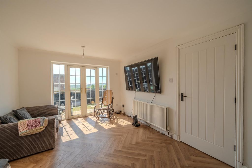Property photo 2 of 23 65 Bowleaze-16.Jpg