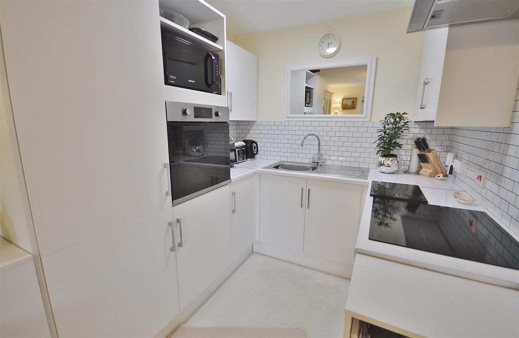 Property photo 3 of 15 Kitchen