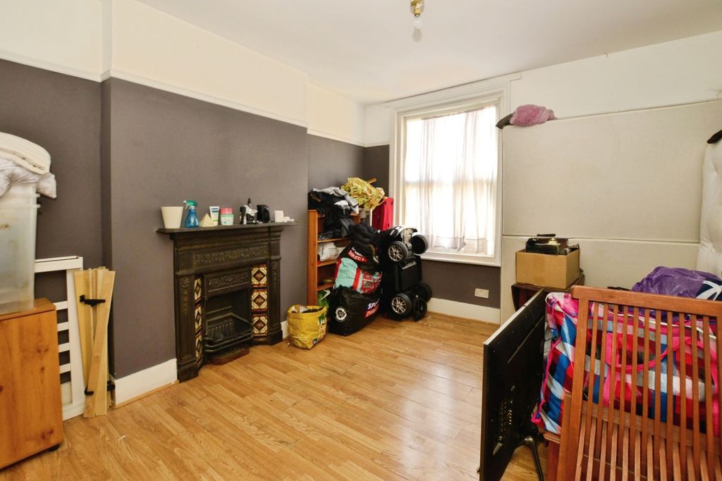 Property photo 3 of 17 Bedroom