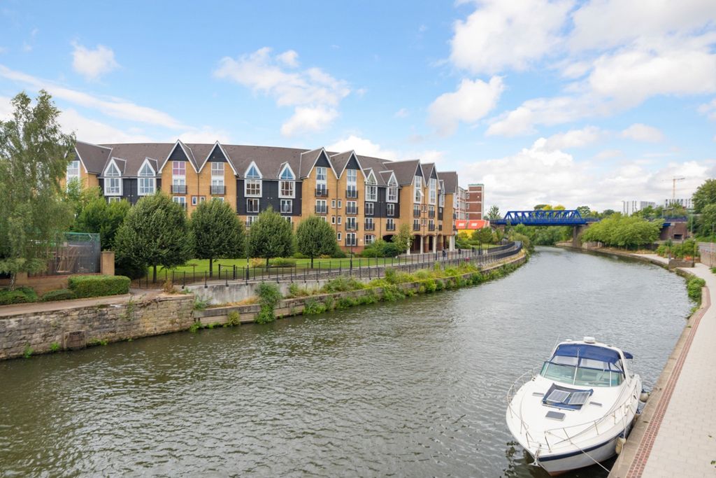 Property photo 2 of 11 4979044