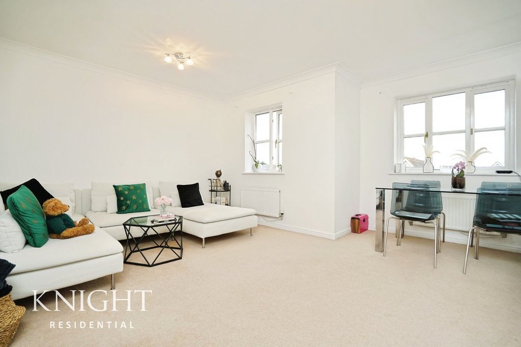 Property photo 2 of 21