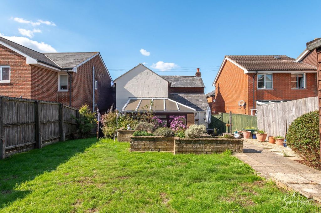 Property photo 2 of 31 Garden