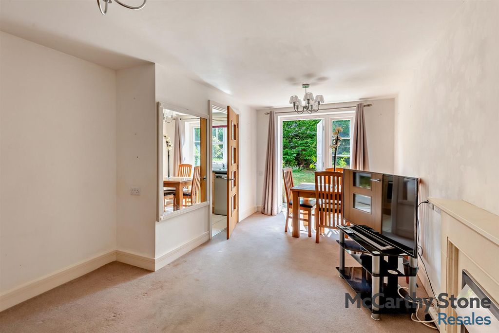 Property photo 3 of 17 8653732-Interior05-800.Jpg