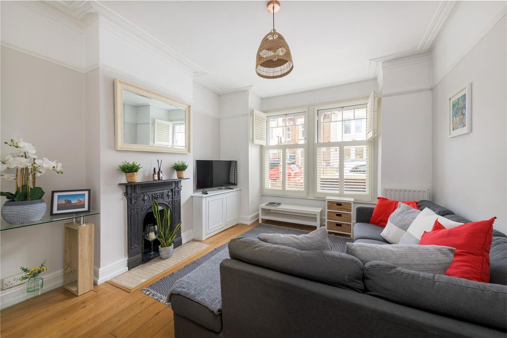 Property photo 1 of 11 5 Lydden Grove Rec 1.Jpg
