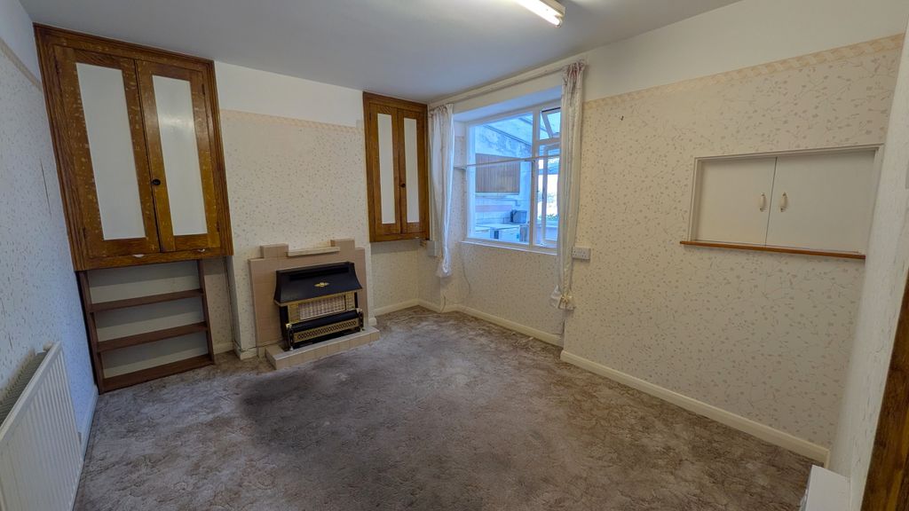 Property photo 3 of 18 Dining Room