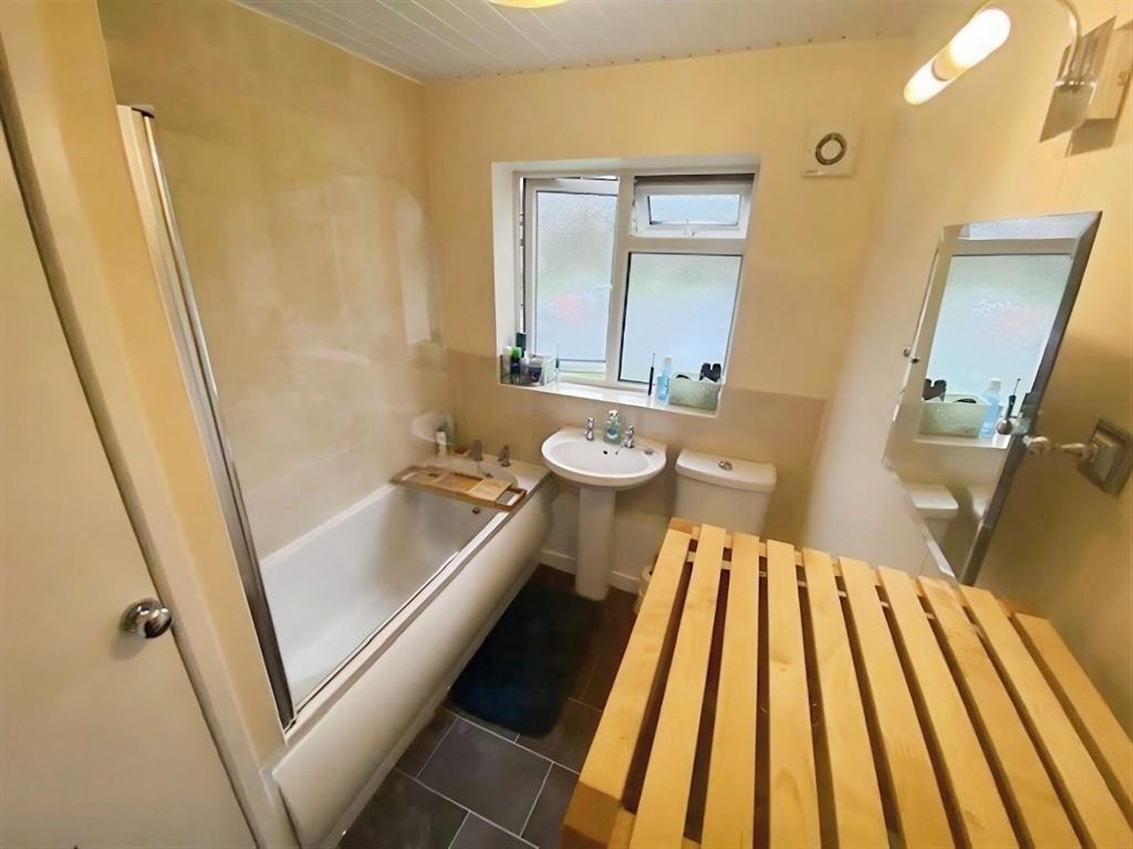 Property photo 2 of 11 0Ac94Eaf-Bc8.Jpg