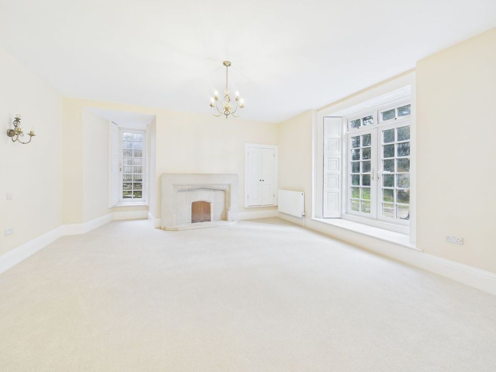 Property photo 3 of 31