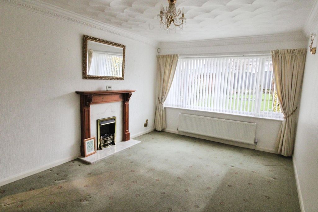 Property photo 2 of 16 Sitting / Dining Room