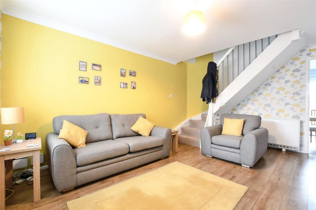 Property photo 3 of 13 Lounge