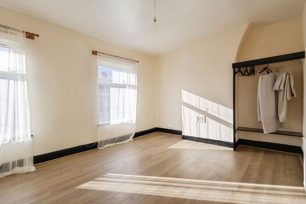 Property photo 3 of 20 Pbox-Img.Jpg