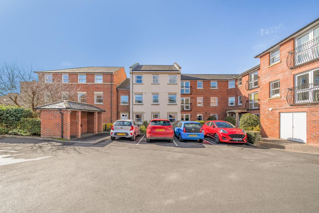 Property photo 1 of 18 Front (Exterior)