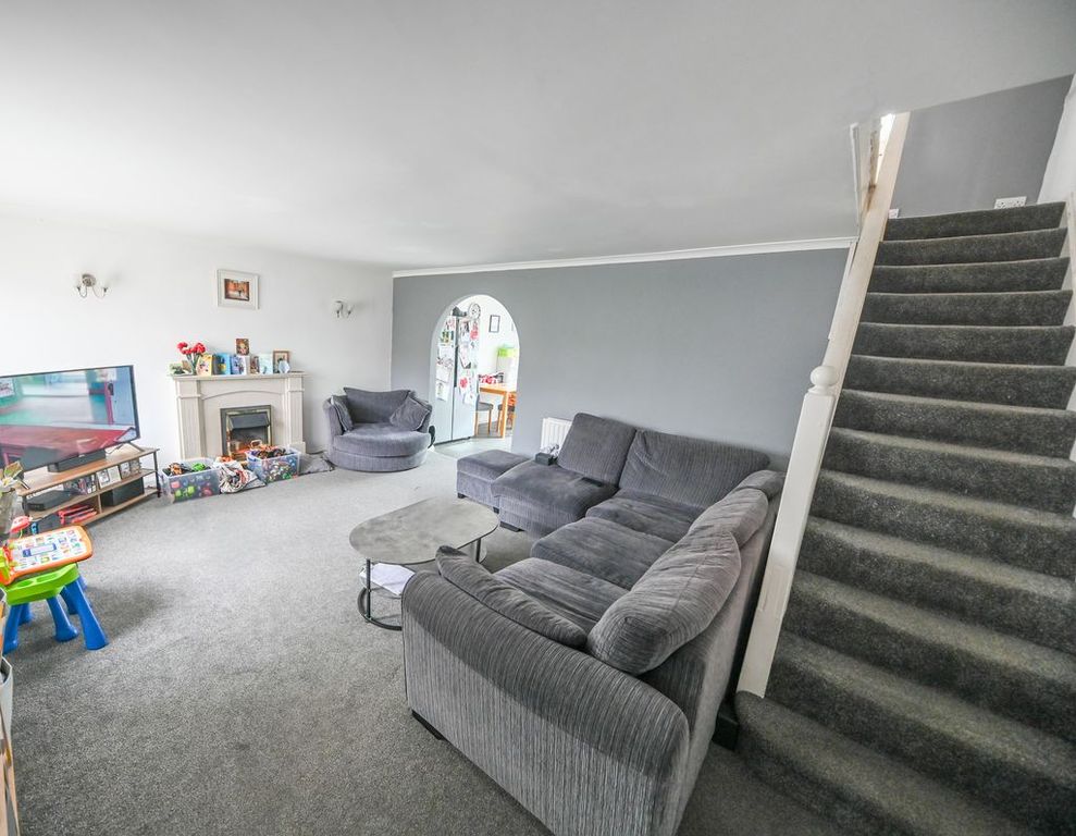 Property photo 3 of 8 Photo 5