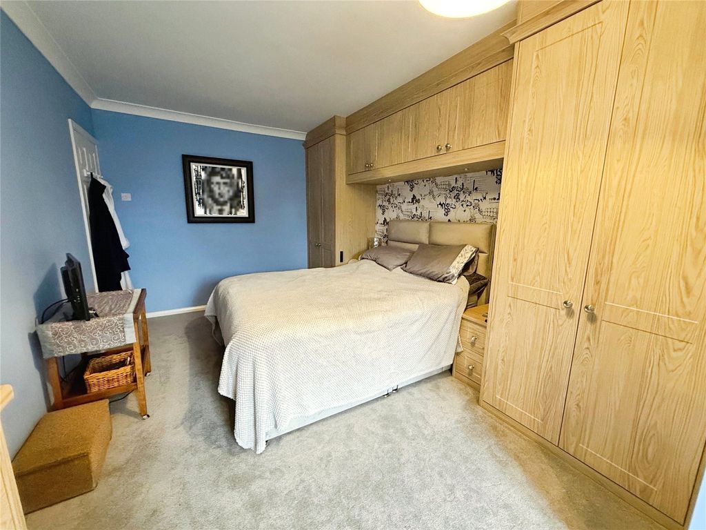 Property photo 2 of 17 Bedroom 1