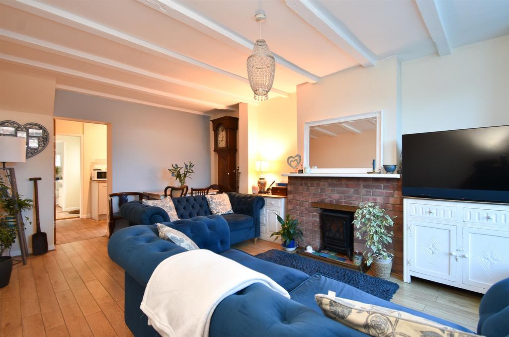 Property photo 1 of 19 Living Room