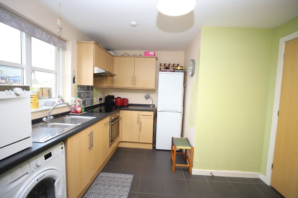 Property photo 2 of 9 Dining Kitchen