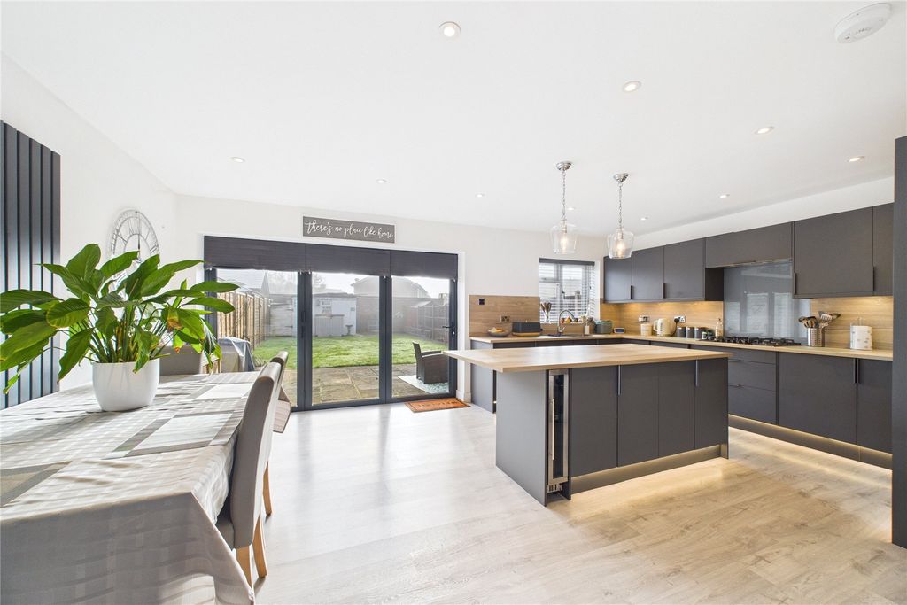 Property photo 2 of 13 Picture No. 17