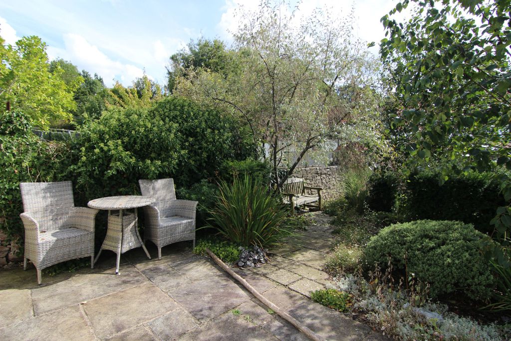 Property photo 2 of 8