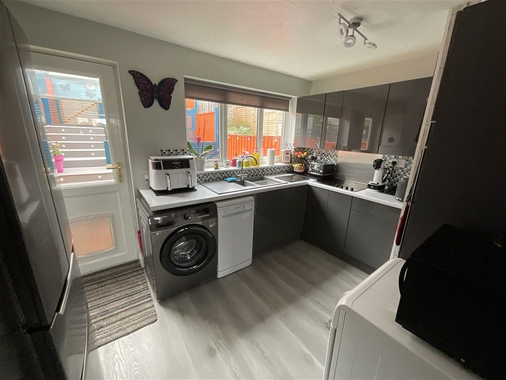 Property photo 3 of 7 *Kitchen*