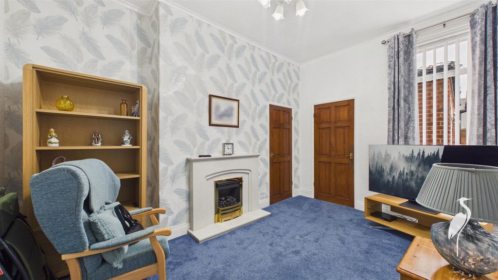 Property photo 2 of 10 Lounge