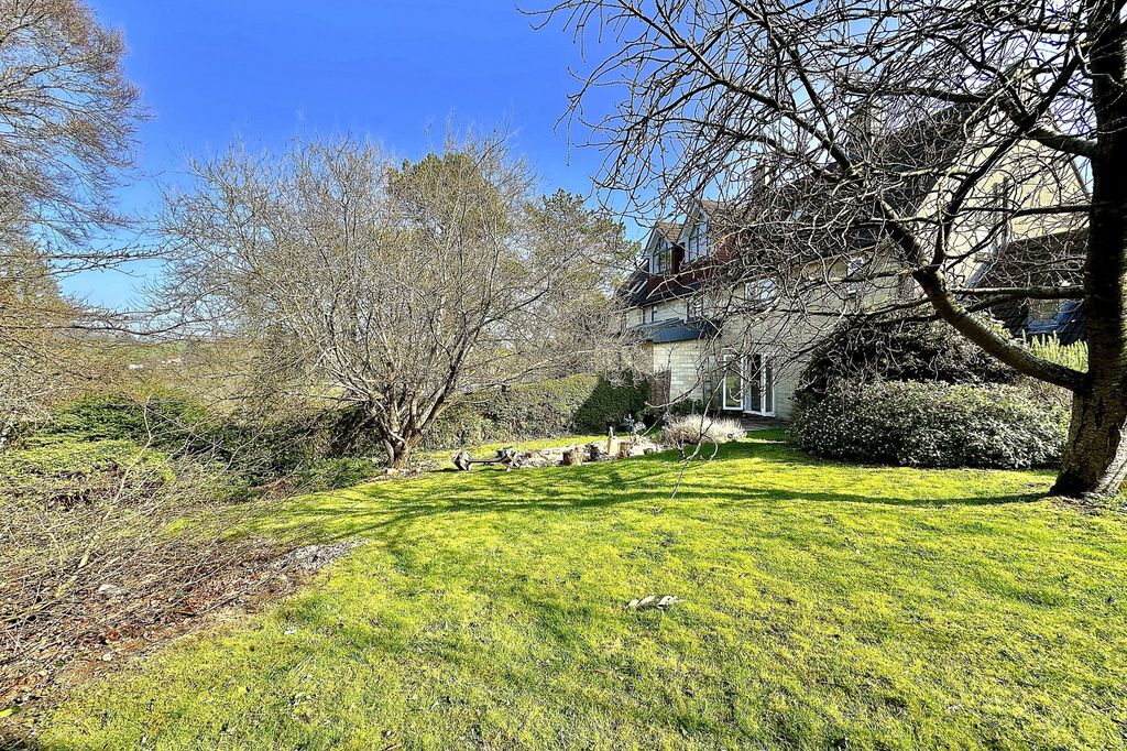 Property photo 2 of 22