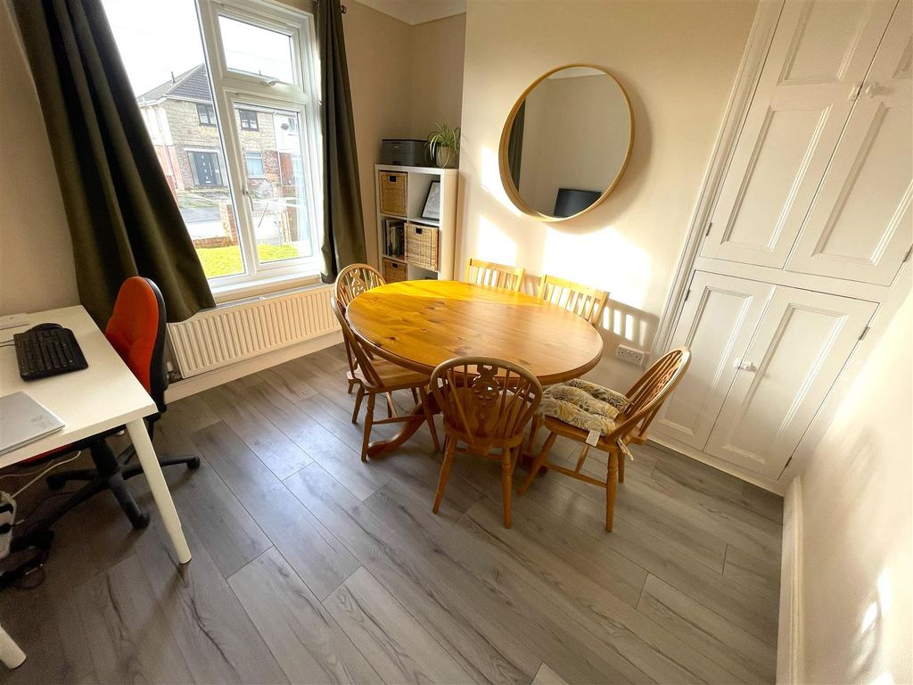 Property photo 3 of 23