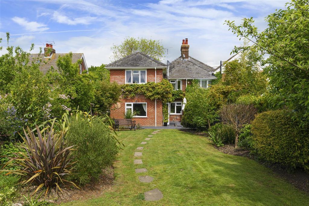 Property photo 2 of 28