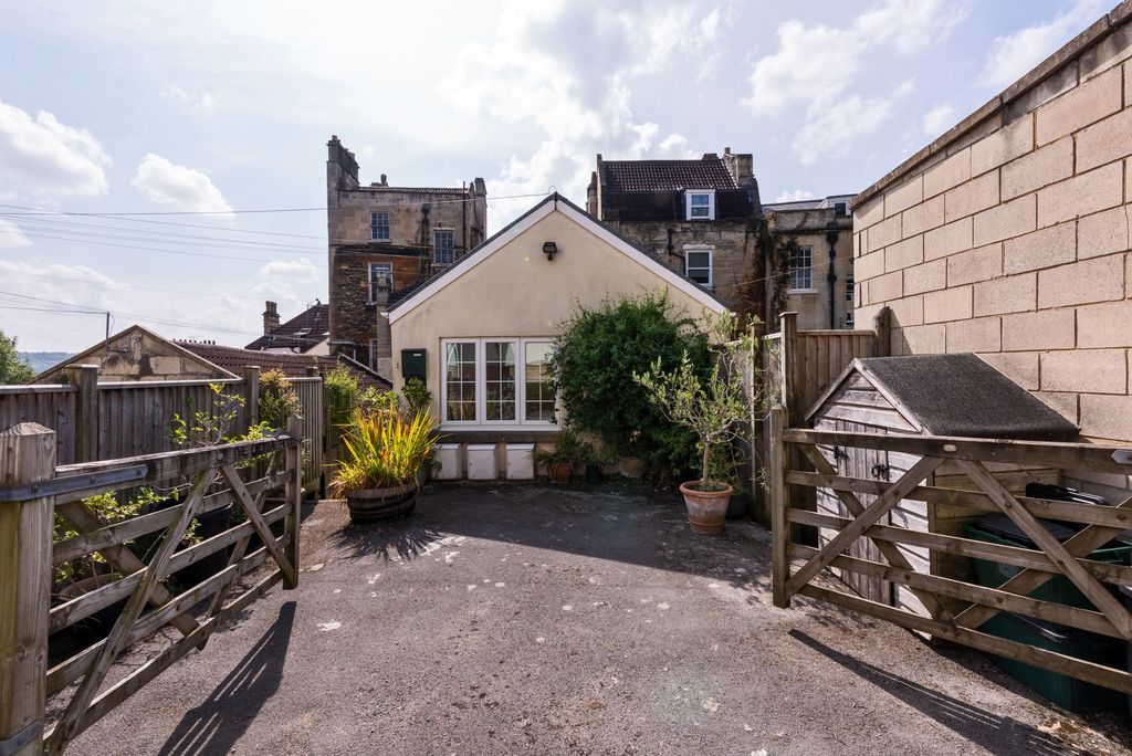 Property photo 3 of 14