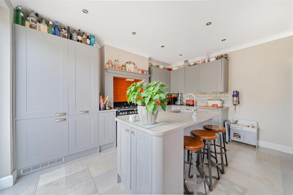 Property photo 3 of 16 Monkleigh Road