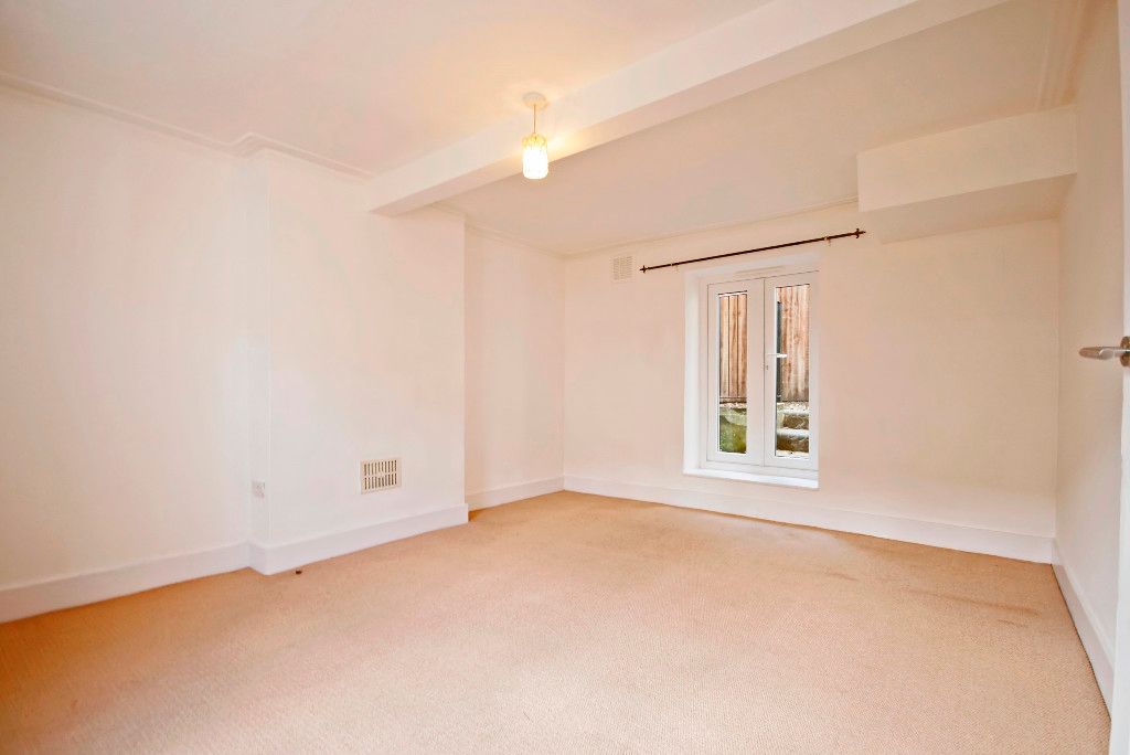 Property photo 3 of 7 Photo