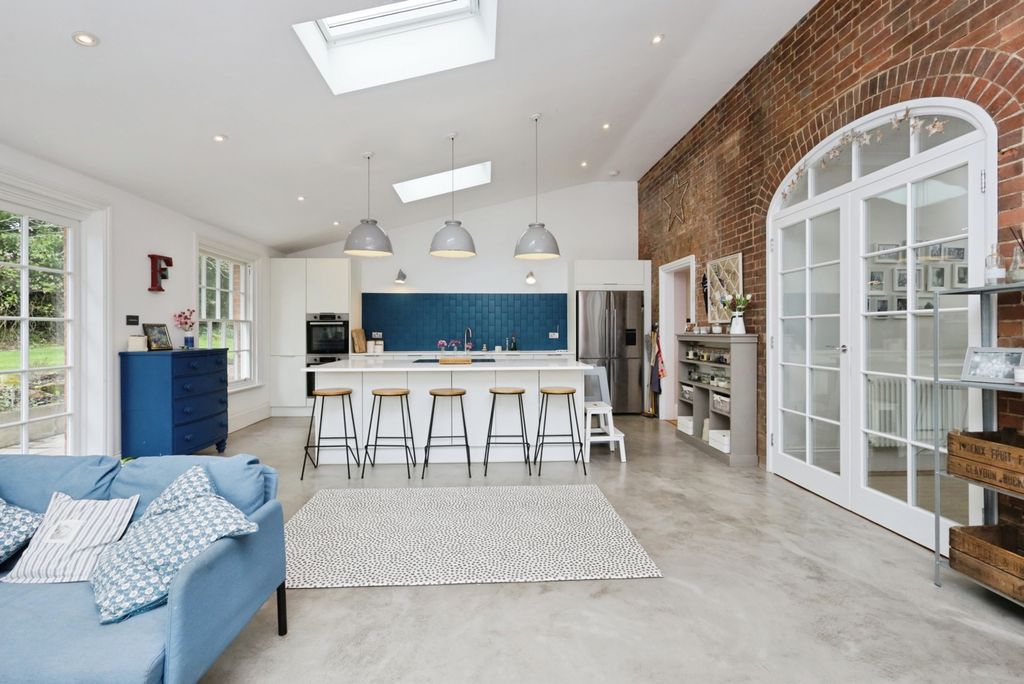Property photo 2 of 23 Pbox-Img.Jpg