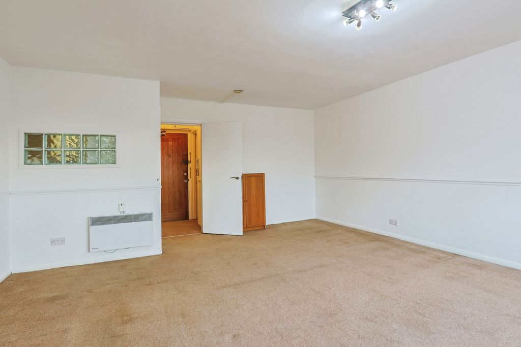 Property photo 3 of 19 Pbox-Img.Jpg