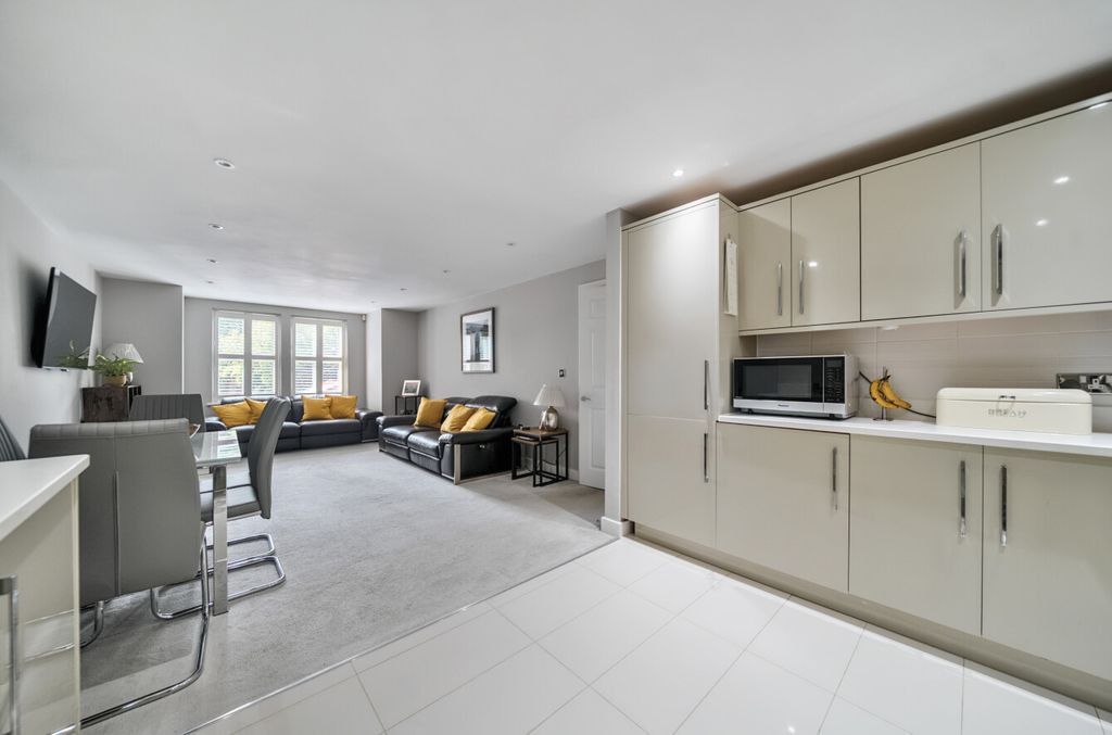 Property photo 1 of 17 1311680-14-685062...