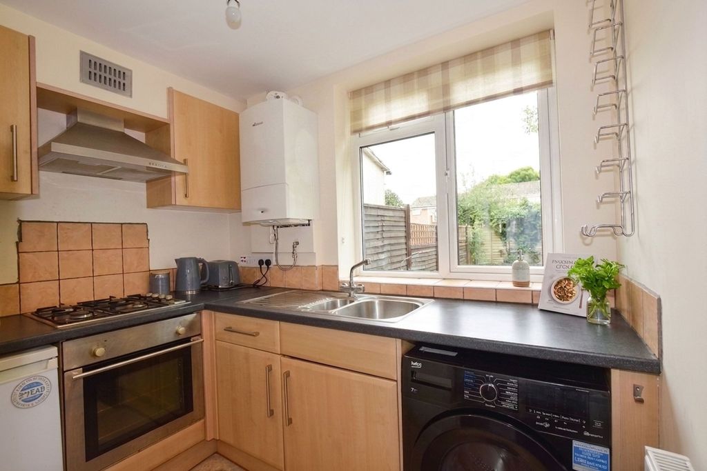 Property photo 2 of 5 Kitchen
