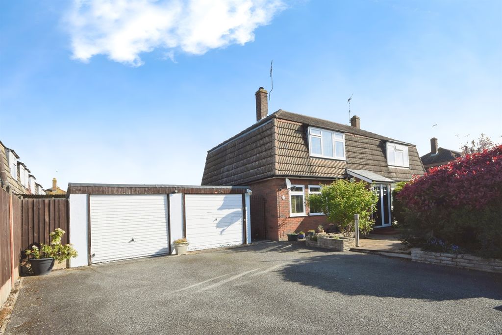 Property photo 2 of 17