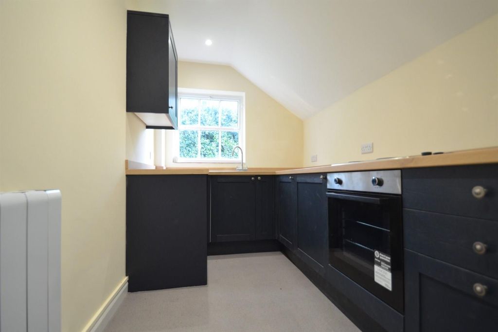 Property photo 2 of 8 Kitchen
