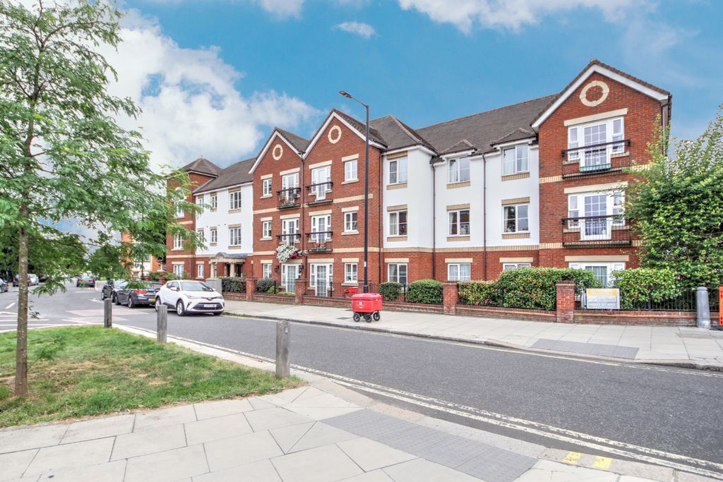 Property photo 1 of 7 One Bedroom Retirement Flat For Sale