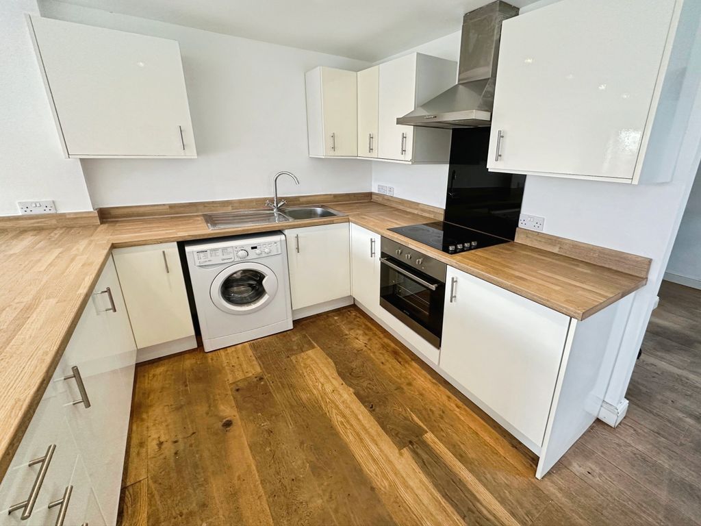 Property photo 2 of 11 Image