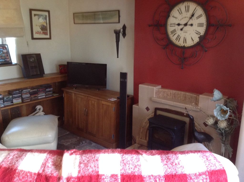 Property photo 3 of 8 Lounge