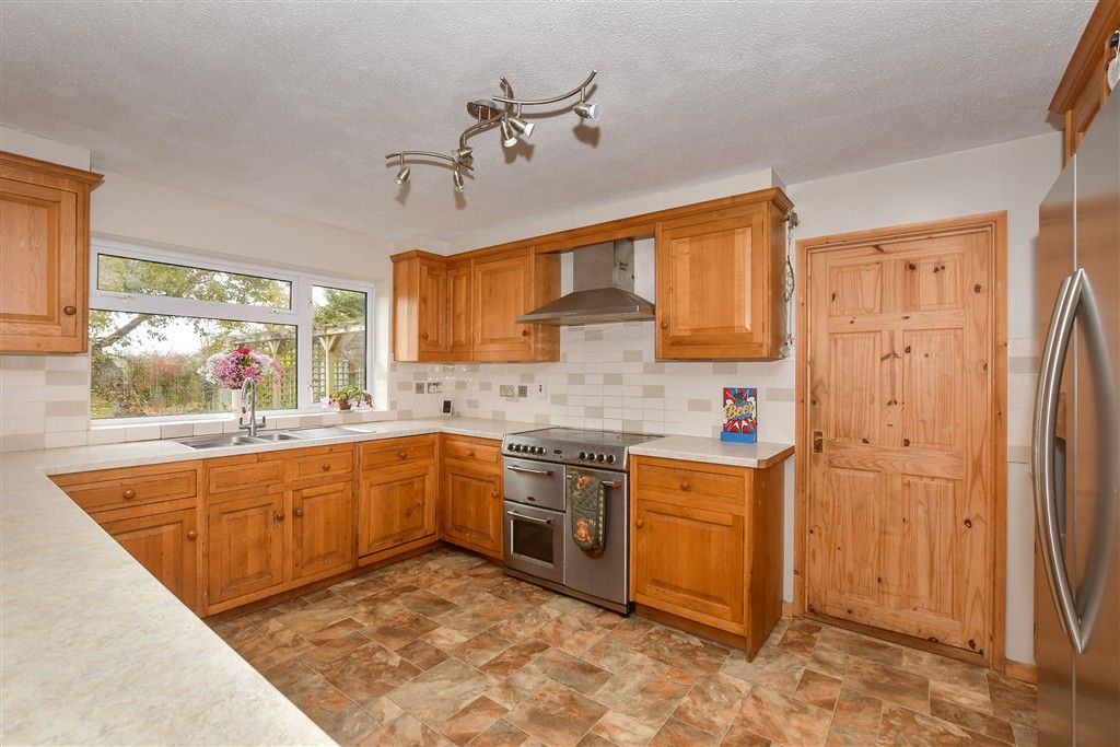 Property photo 3 of 19 Kitchen