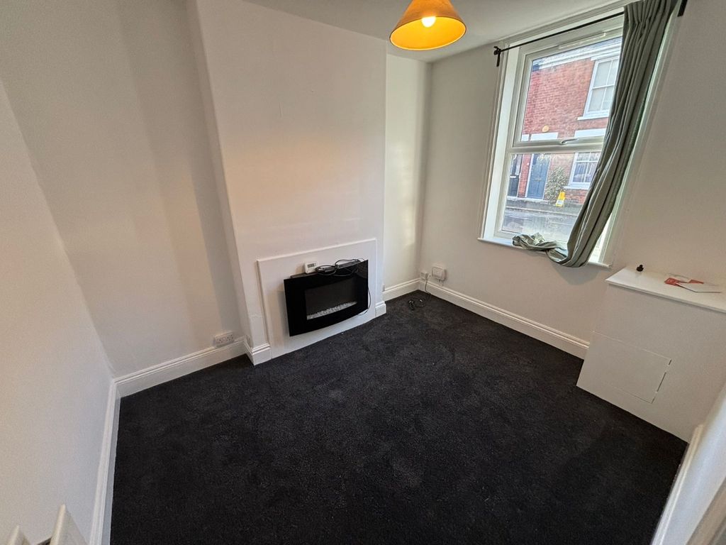 Property photo 2 of 8 Lounge