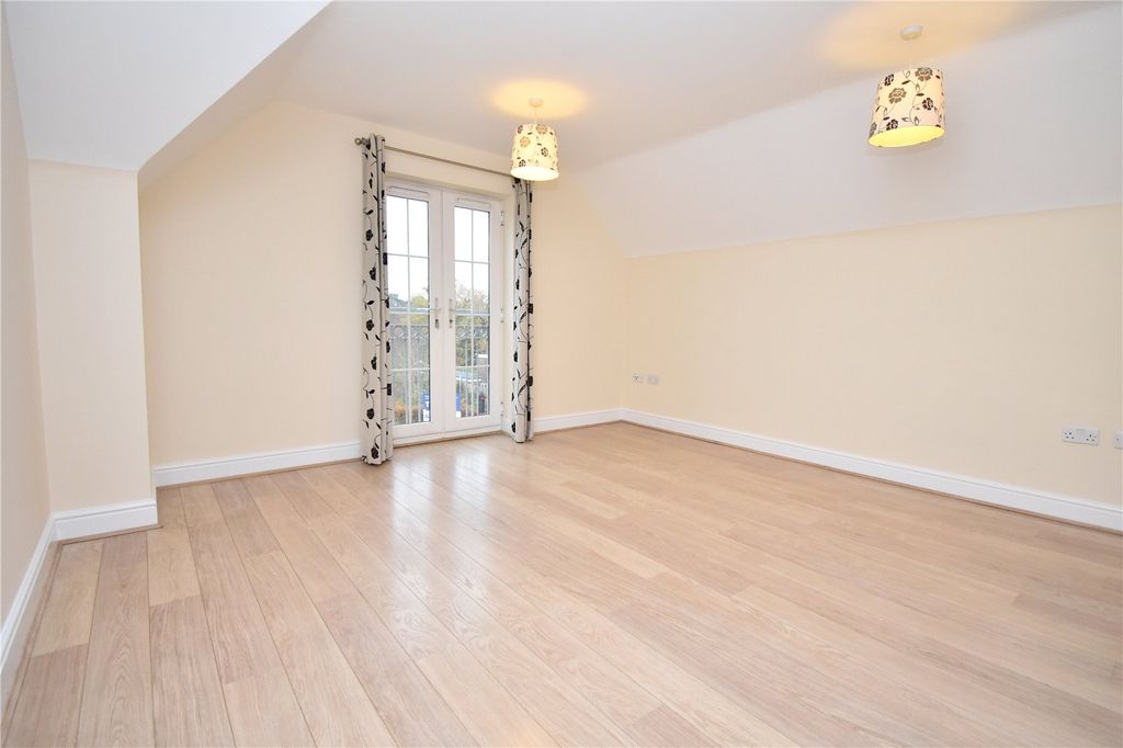 Property photo 3 of 8 Picture No. 05