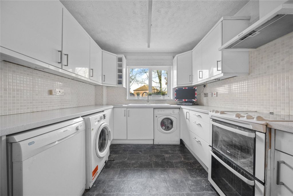 Property photo 3 of 17 Picture No. 11