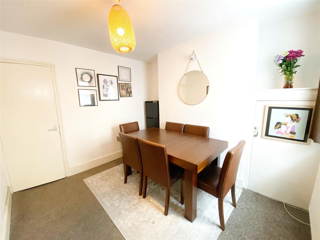 Property photo 3 of 8 Img_2024.Jpg