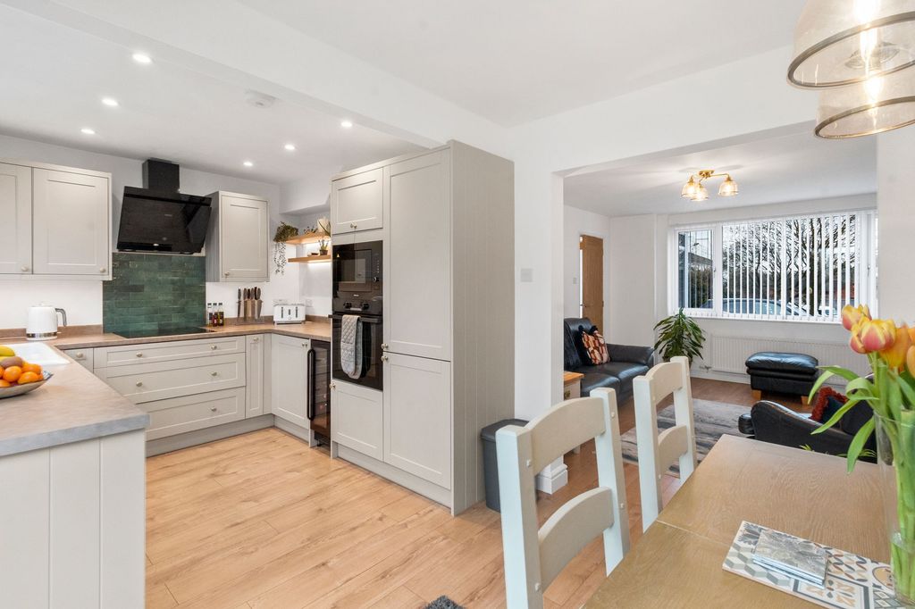 Property photo 2 of 31