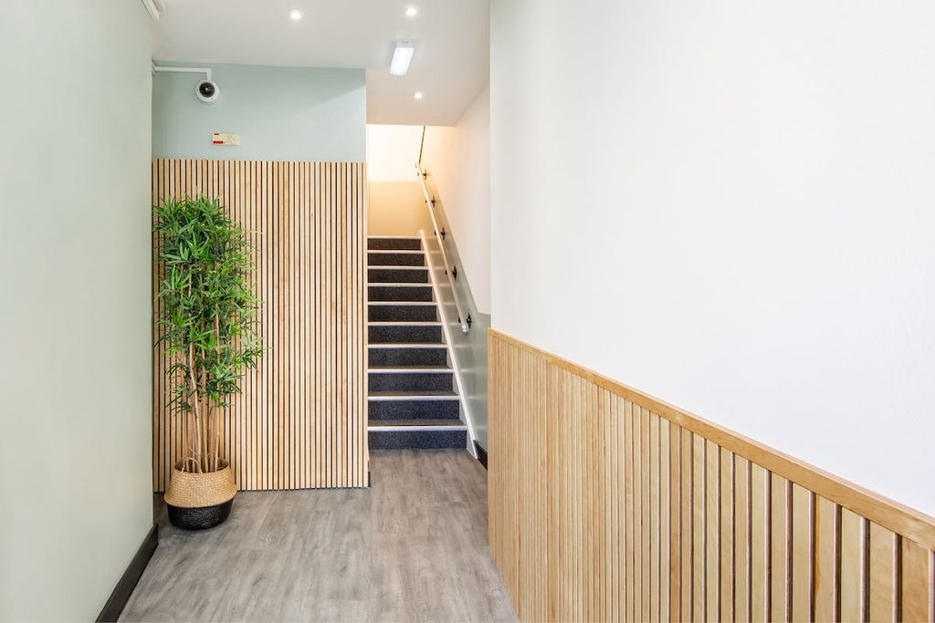 Property photo 3 of 8 Oxford Street_Lobby.Jpg