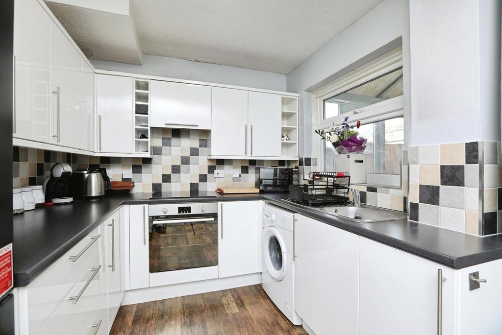 Property photo 3 of 13 Pbox-Img.Jpg