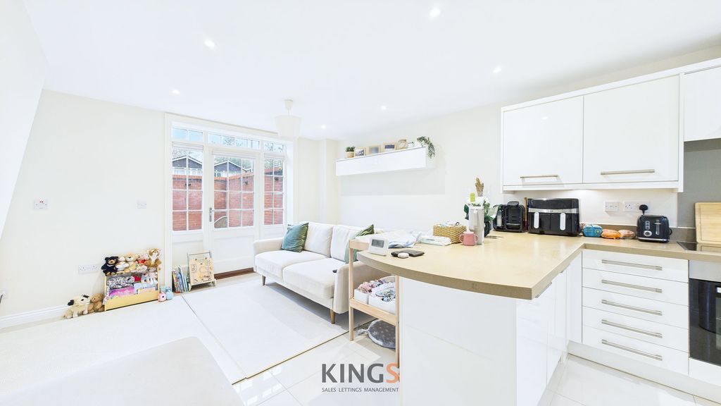 Property photo 3 of 14 Open Plan