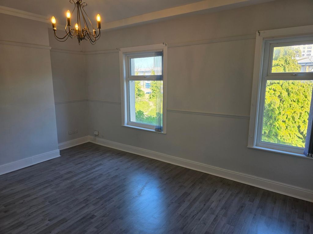 Property photo 1 of 10 Photo 0