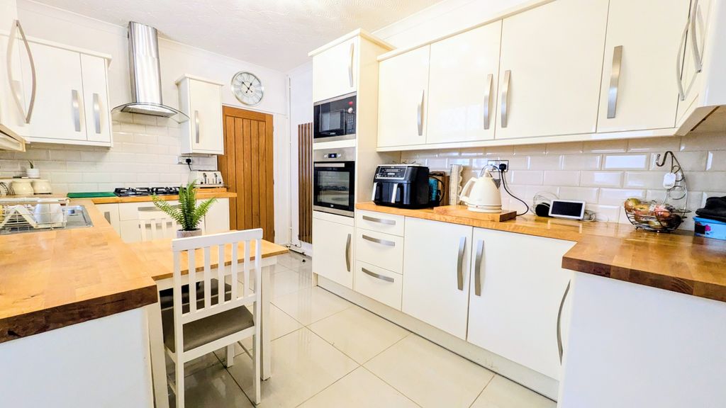 Property photo 3 of 15 Pxl_20251107_125248327.Mp~2