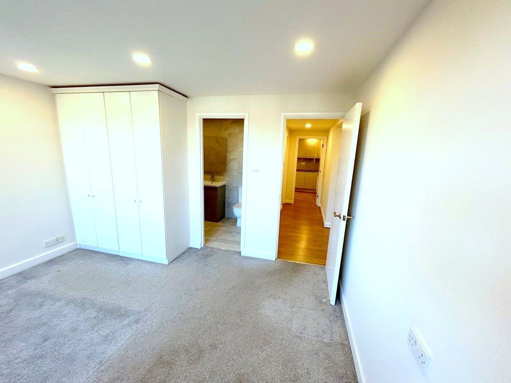 Property photo 2 of 12 Picture-No-16-81